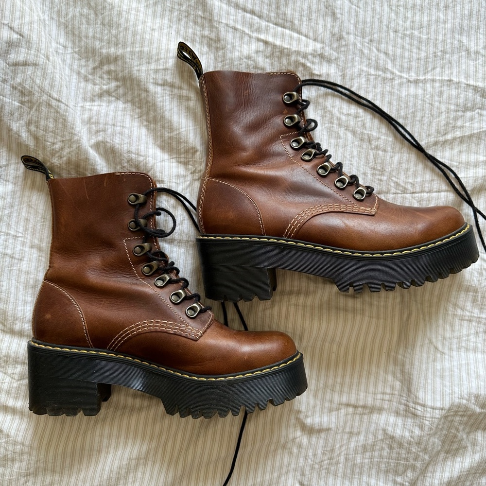 Dr. Martens Leona
